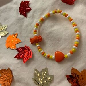 5/$20 (ENTIRE SHOP CLEARANCE) Candy corn & heart beaded bracelet 🤍💛🧡